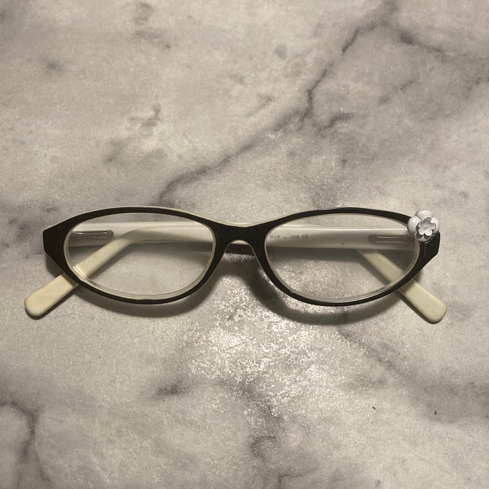 Design optics Elegant Black and Cream Women's Glasses